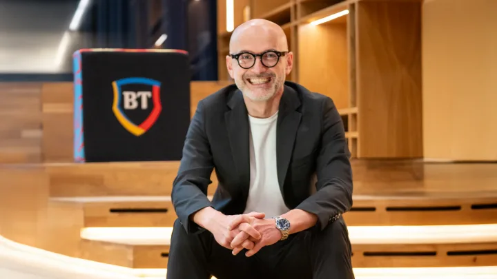 Sergiu Mircea (Banca Transilvania) spune că BT cheltuie circa 50 de milioane de lei pe marketing sportiv - banca mizează pe sport pentru vizibilitate și asociere de brand, inclusiv prin intrarea în Formula 1