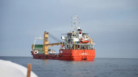 Vas de foraj pe mare, utilizat pentru explorarea hidrocarburilor.