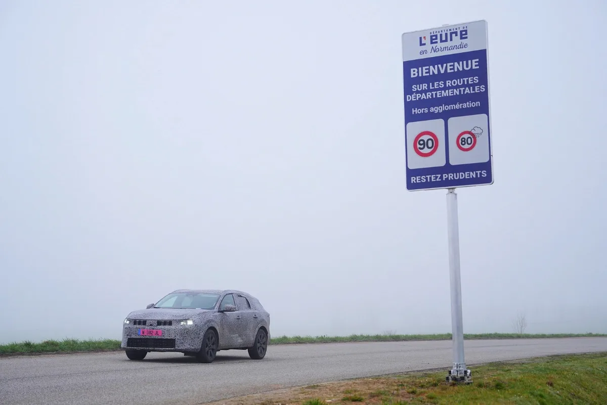 Prototip Dacia C-Neo testat pe drumurile din Eure, Franța.