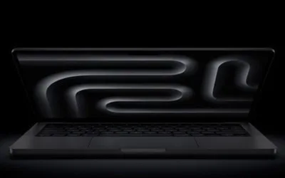 Laptop modern cu un design elegant și un ecran întunecat, evidențiind curbele sale distinctive.