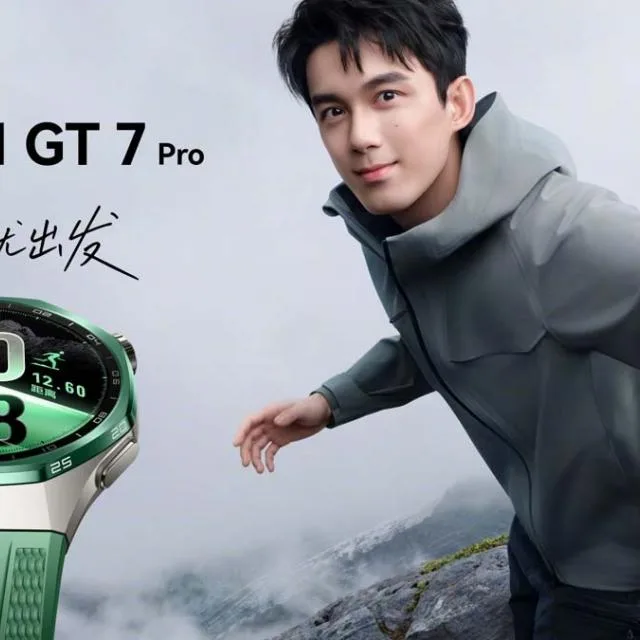 Ceas inteligent Huawei Watch GT 7 Pro cu design verde și ramă metalică octogonală.