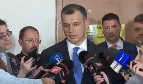 Eugen Tomac discutând despre programul de guvernare și digitalizare.