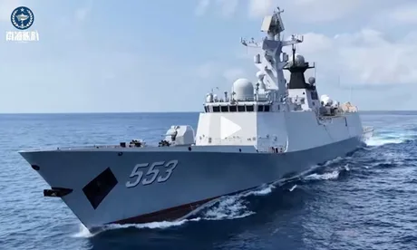 Fregata Type 054A Dali navigând în Marea Chinei de Sud.