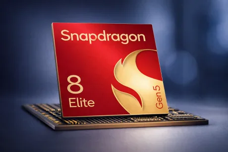 Cip Snapdragon 8 Elite Gen 5 pe un fundal elegant, simbolizând inovația tehnologică.