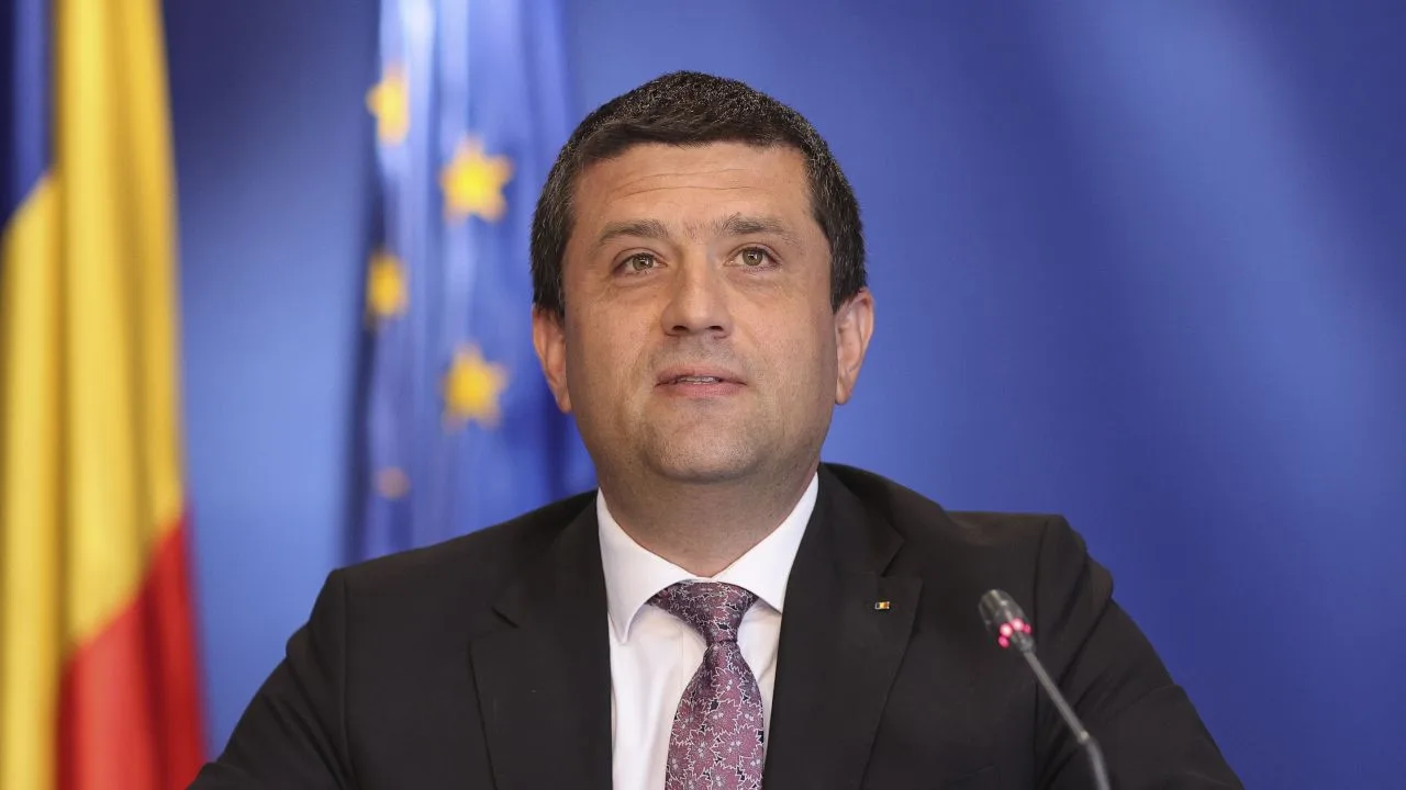 Radu Miruță discutând despre retragerea miniștrilor USR din noul guvern.