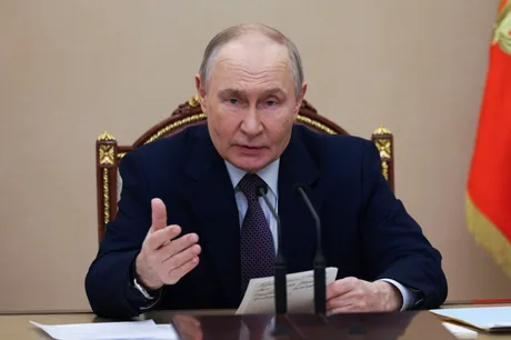 Liderul rus discutând despre impactul atacurilor asupra exporturilor de petrol.