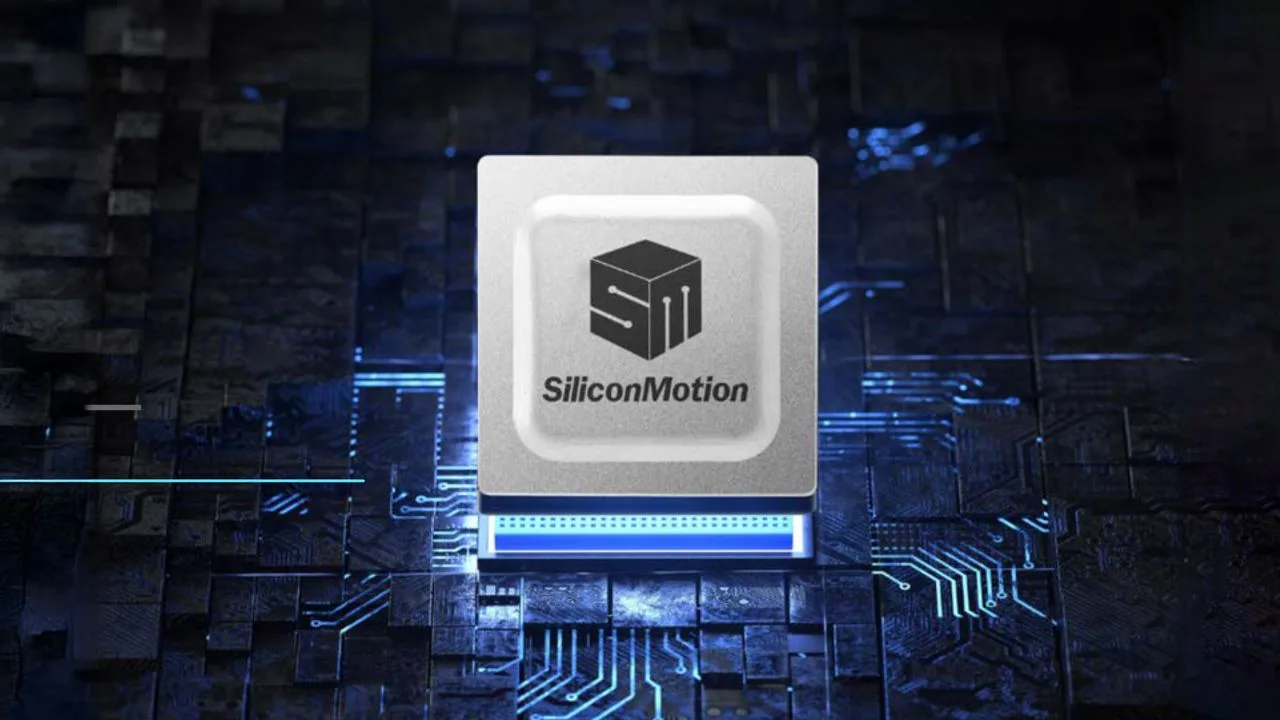 Controler SSD Silicon Motion pe un fundal tehnologic avansat.
