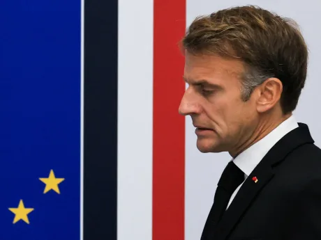Emmanuel Macron discutând despre securitate în contextul protestelor din Franța.