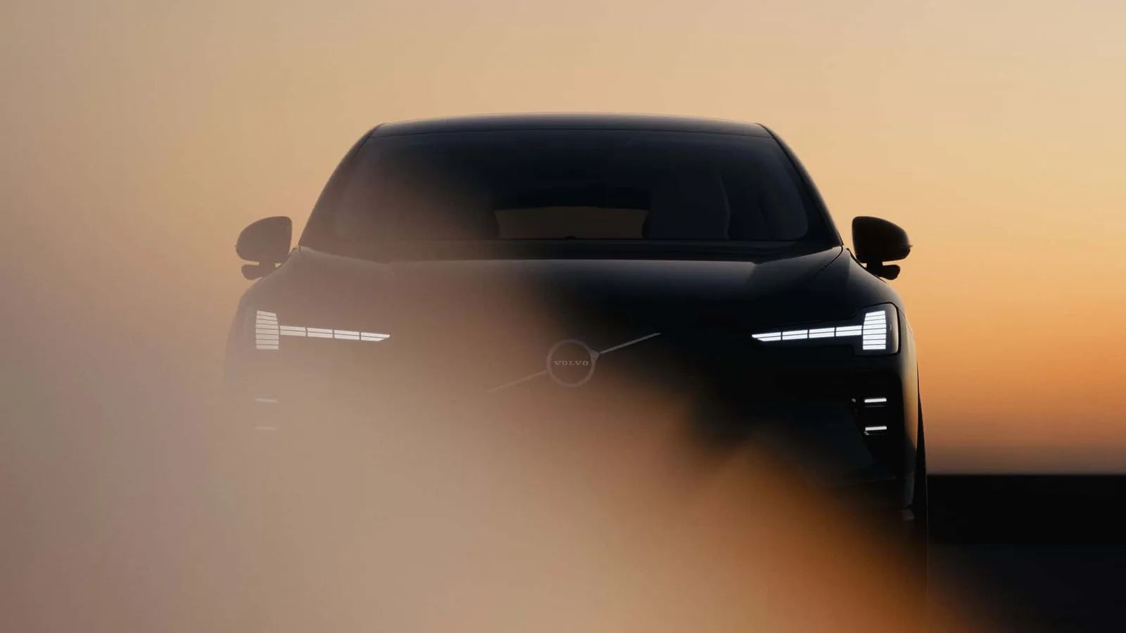 Volvo EX60, un SUV electric cu tehnologie avansată și siguranță îmbunătățită.