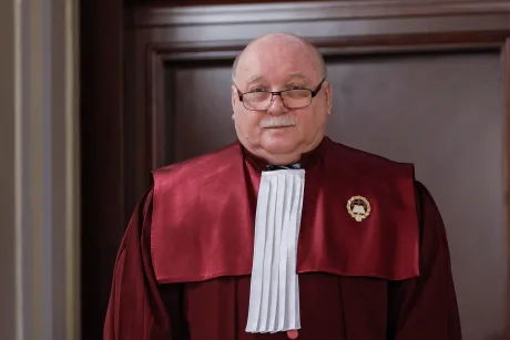 Judecătorul CCR Cristian Deliorga în cadrul unei sesiuni oficiale.