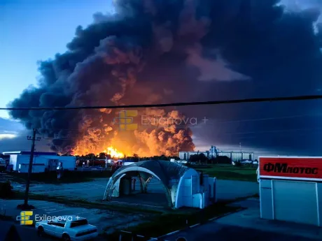 Incendiu masiv la o rafinărie din Rusia, provocat de atacuri ucrainene.