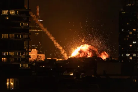 Explozie puternică în Tel Aviv, clădiri avariate și intervenții de urgență.