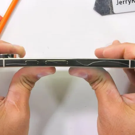 Google Pixel 11 Pro XL testat pentru durabilitate și reparabilitate.