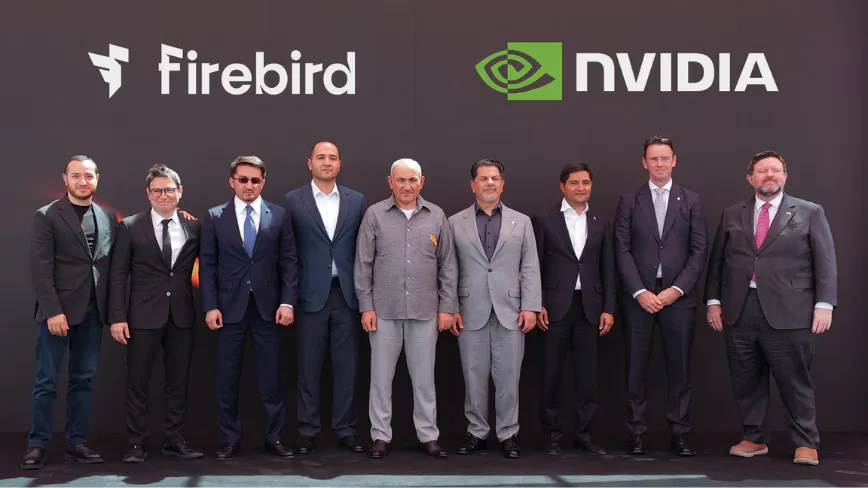 Negociatori și lideri politici la inaugurarea fabricii IA Firebird.