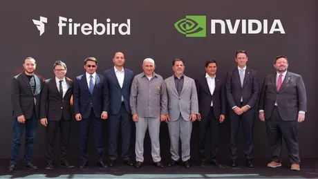 Negociatori și lideri politici la inaugurarea fabricii IA Firebird.
