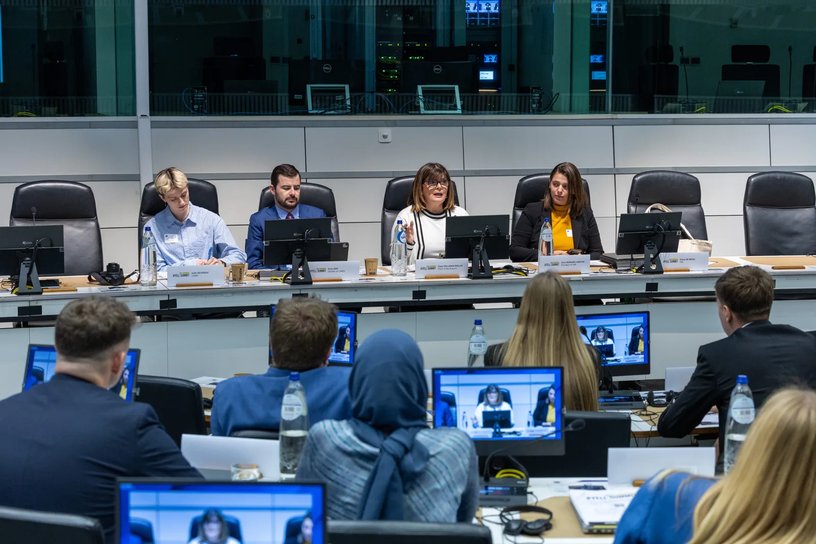 Reuniune a oficialilor europeni discutând despre fondurile PNRR pentru România.