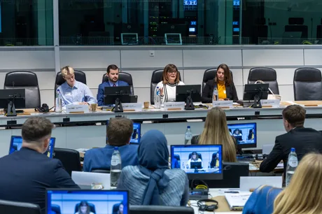 Reuniune a oficialilor europeni discutând despre fondurile PNRR pentru România.