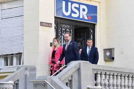 Delegația USR părăsește sediul pentru consultările de la Cotroceni.