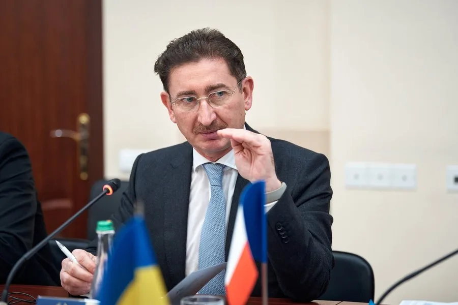 Bogdan Chirițoiu discutând despre problemele sistemului bancar românesc.