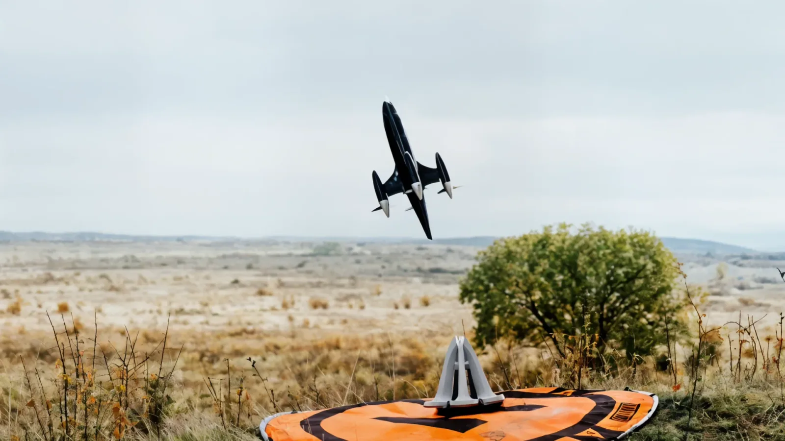 Dronă electrică în zbor, pregătită pentru o nouă măsurare a vitezei.