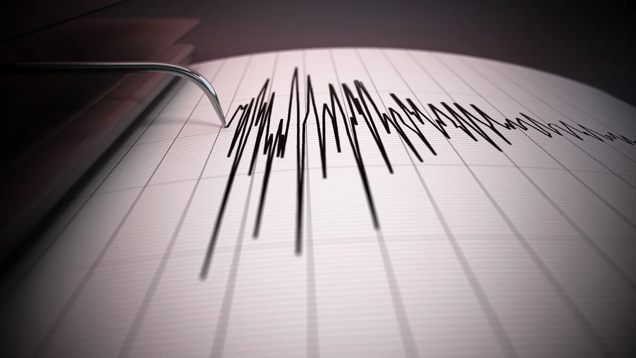 Seismograf înregistrând activitatea seismică din zona Cretei.