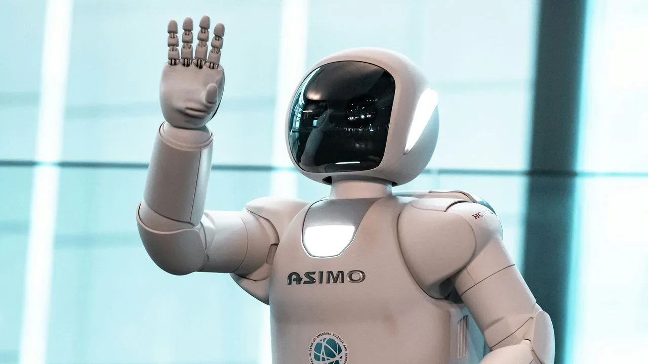 Robot interactiv care răspunde la gândurile utilizatorului prin EEG.