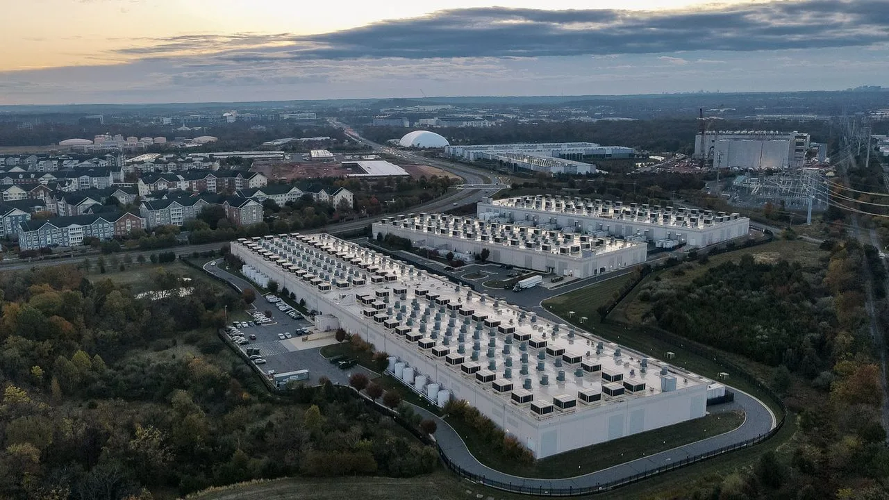 Centrul de date Amazon în Gilroy, construit pe teren agricol, stârnește controverse locale.