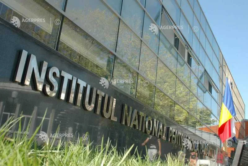 Sediul Institutului Național de Cercetare-Dezvoltare pentru Fizica Pământului în lumina soarelui.