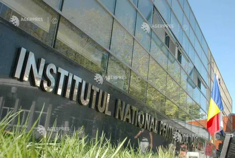 Sediul Institutului Național de Cercetare-Dezvoltare pentru Fizica Pământului în lumina soarelui.