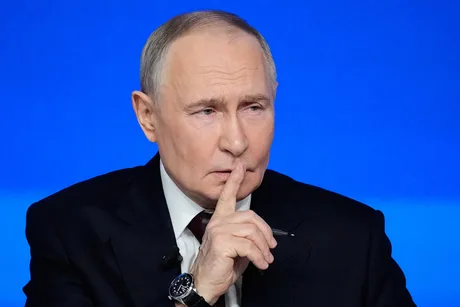 Vladimir Putin ascultând cererile industriei ruse în contextul atacurilor cu drone.