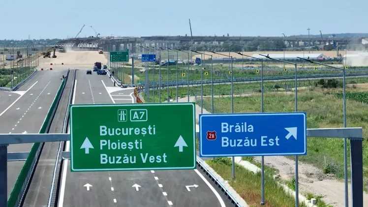 Drumul Expres Buzău-Brăila cu indicatoare rutiere clare.