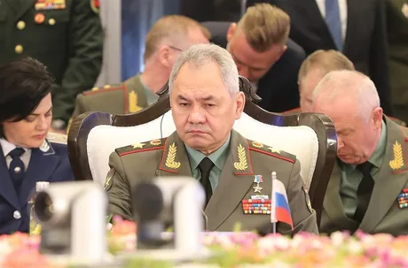 Serghei Șoigu, secretarul Consiliului de Securitate al Rusiei, în timpul unei întâlniri oficiale.