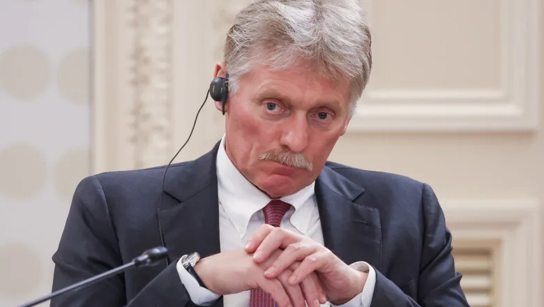 Dmitri Peskov, purtător de cuvânt al Kremlinului, în timpul unei întâlniri oficiale.