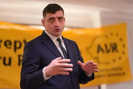 George Simion discutând în Parlament despre agenda AUR.