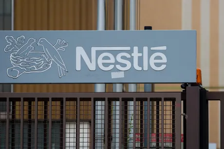 Logo-ul Nestlé, simbol al inovației în domeniul alimentelor.