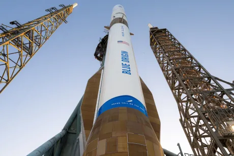 Racheta New Glenn pregătită pentru lansare la Cape Canaveral.