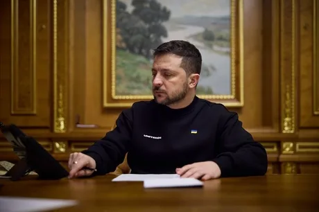 Volodimir Zelenski discutând despre schimbările din conducerea militară a Ucrainei.