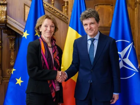 Nicușor Dan și Maria Leptin discutând despre cercetarea științifică în România.