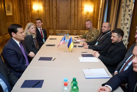 Discuții trilaterale între oficialii ucraineni și americani înainte de negocierile de la Geneva.