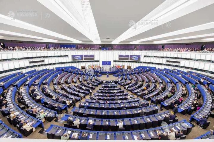 Sesiune plenară a Parlamentului European în plină desfășurare.