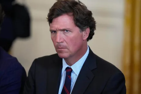 Tucker Carlson discută despre opțiunile nucleare și limitele puterii executive.