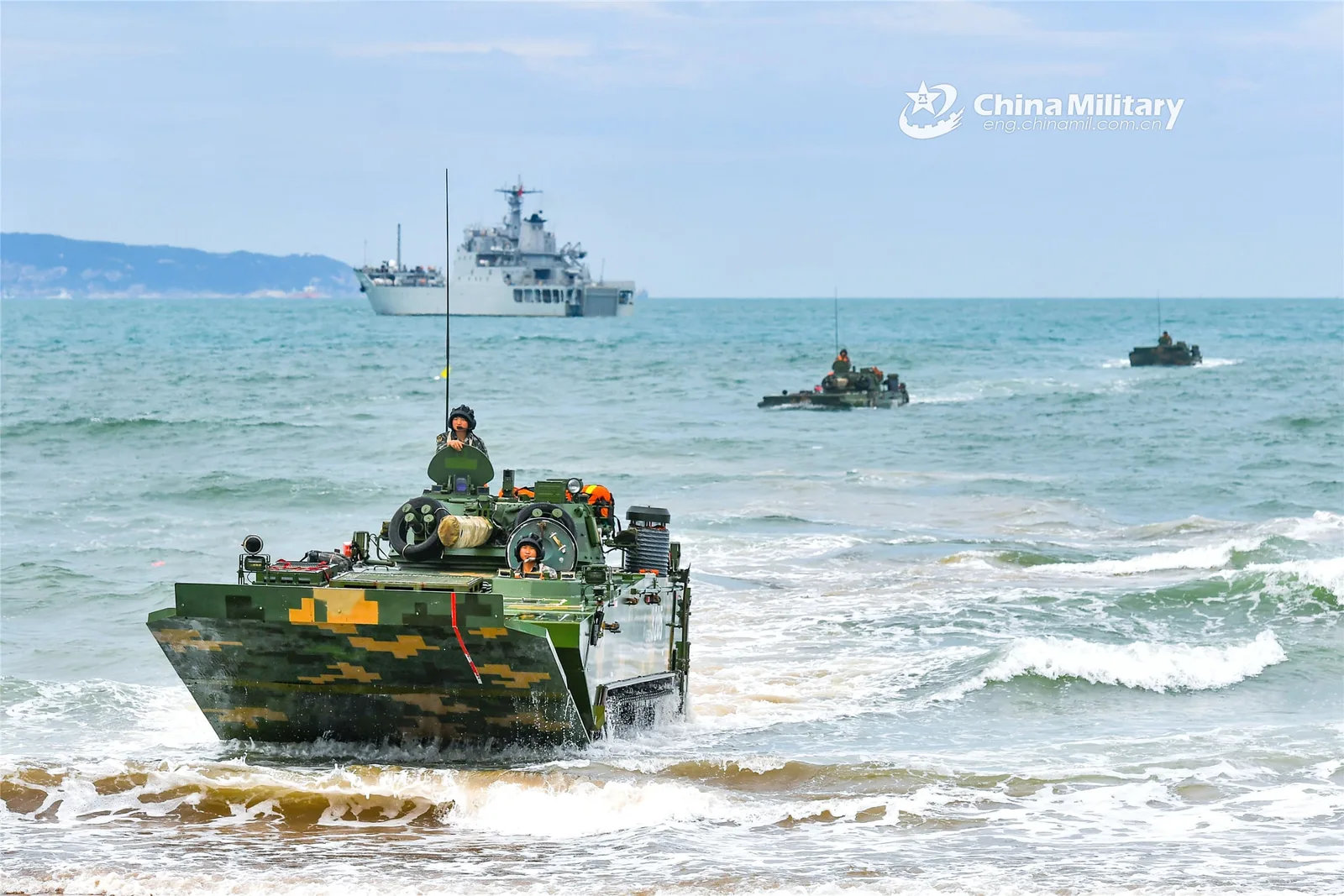 Activități militare chineze în apropierea Taiwanului, generând tensiuni regionale.