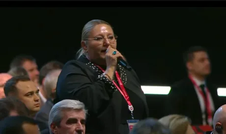 Diana Șoșoacă susține un discurs controversat la forumul din Sankt Petersburg.