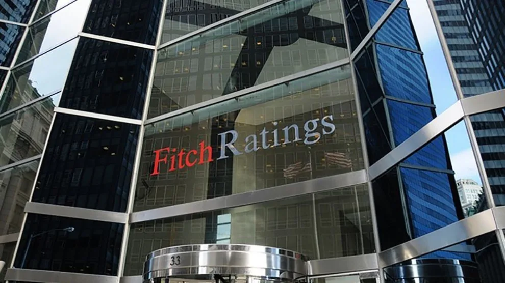 Fitch avertizează despre riscurile ratingului României din cauza instabilității politice.