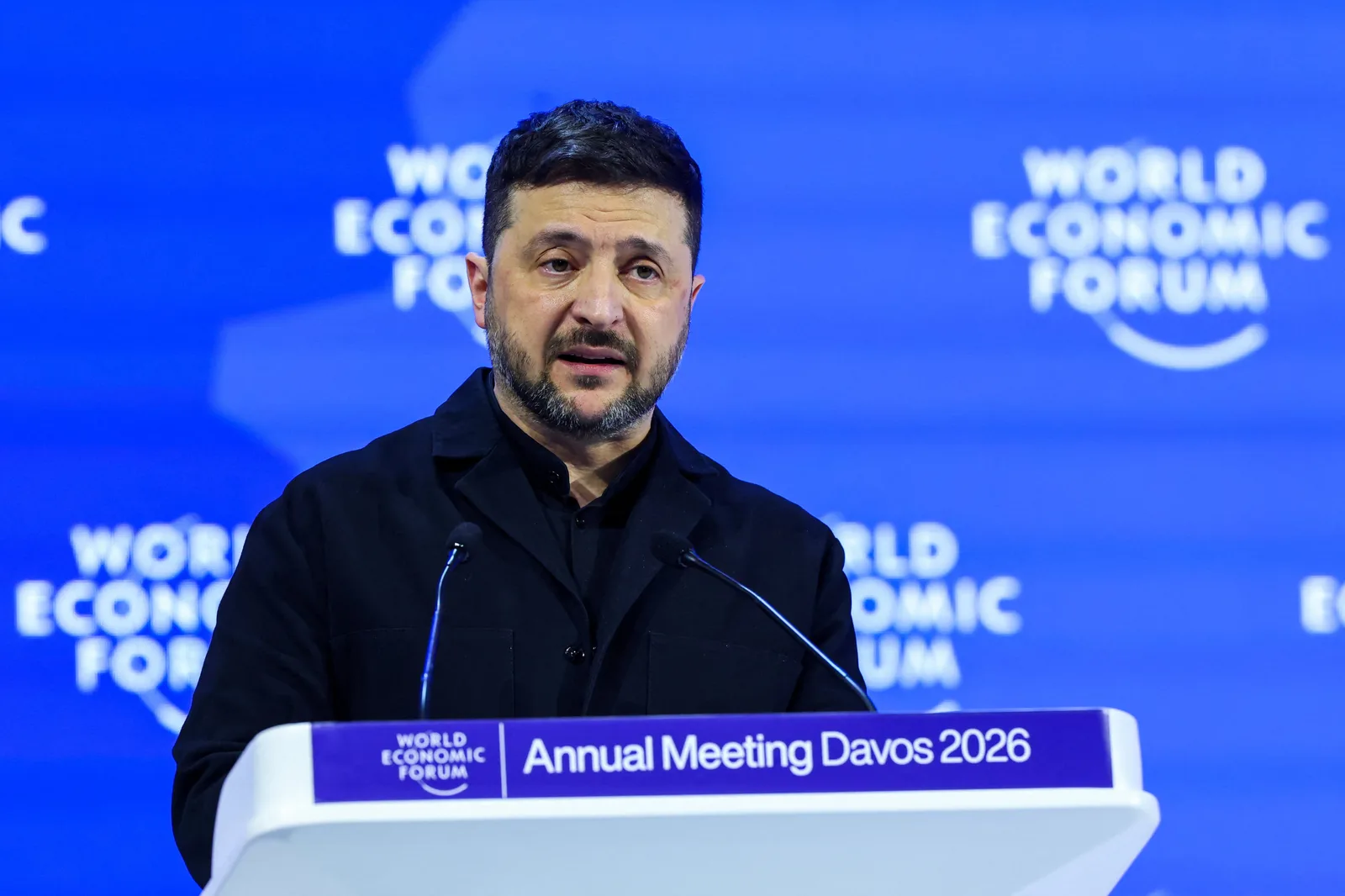 Zelenski susține un discurs la Forumul Economic Mondial, criticând pasivitatea Europei.