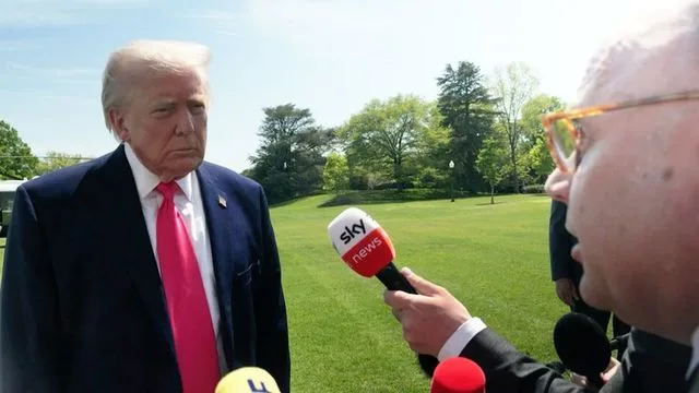 Donald Trump discutând despre evoluțiile conflictului cu Iranul la un eveniment de campanie.