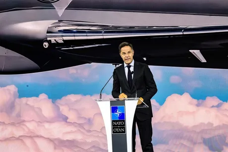 Mark Rutte discutând despre achizițiile de armament în cadrul NATO.