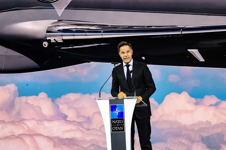 Mark Rutte discutând despre achizițiile de armament în cadrul NATO.