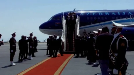 Delegati străini sosesc la ceremonii funerare în Iran.