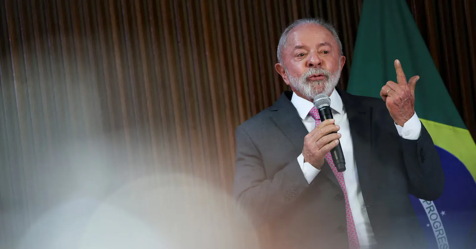 Lula da Silva vorbește la convenția Partidului Muncitorilor.